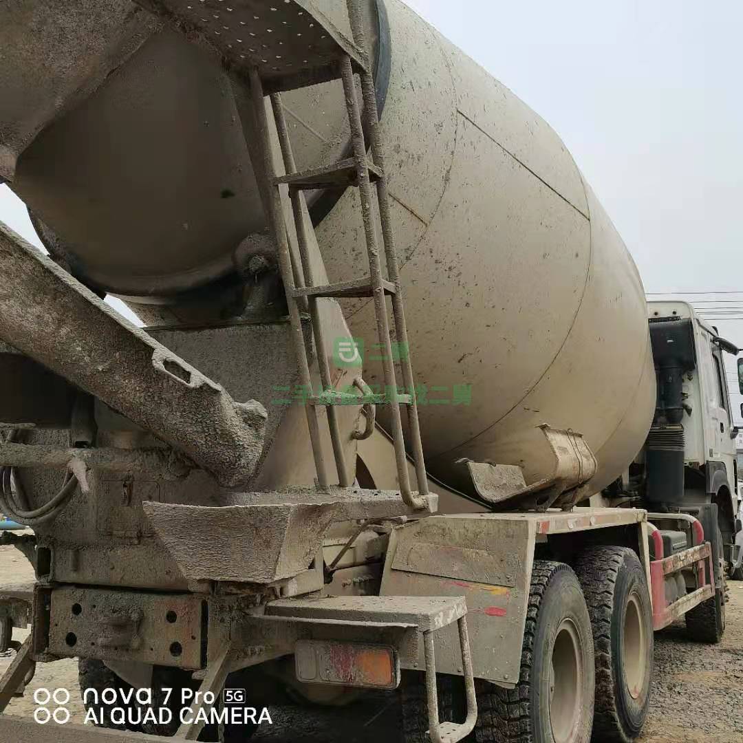 出售一臺17年國四豪沃攪拌車 大14拉16方340馬力