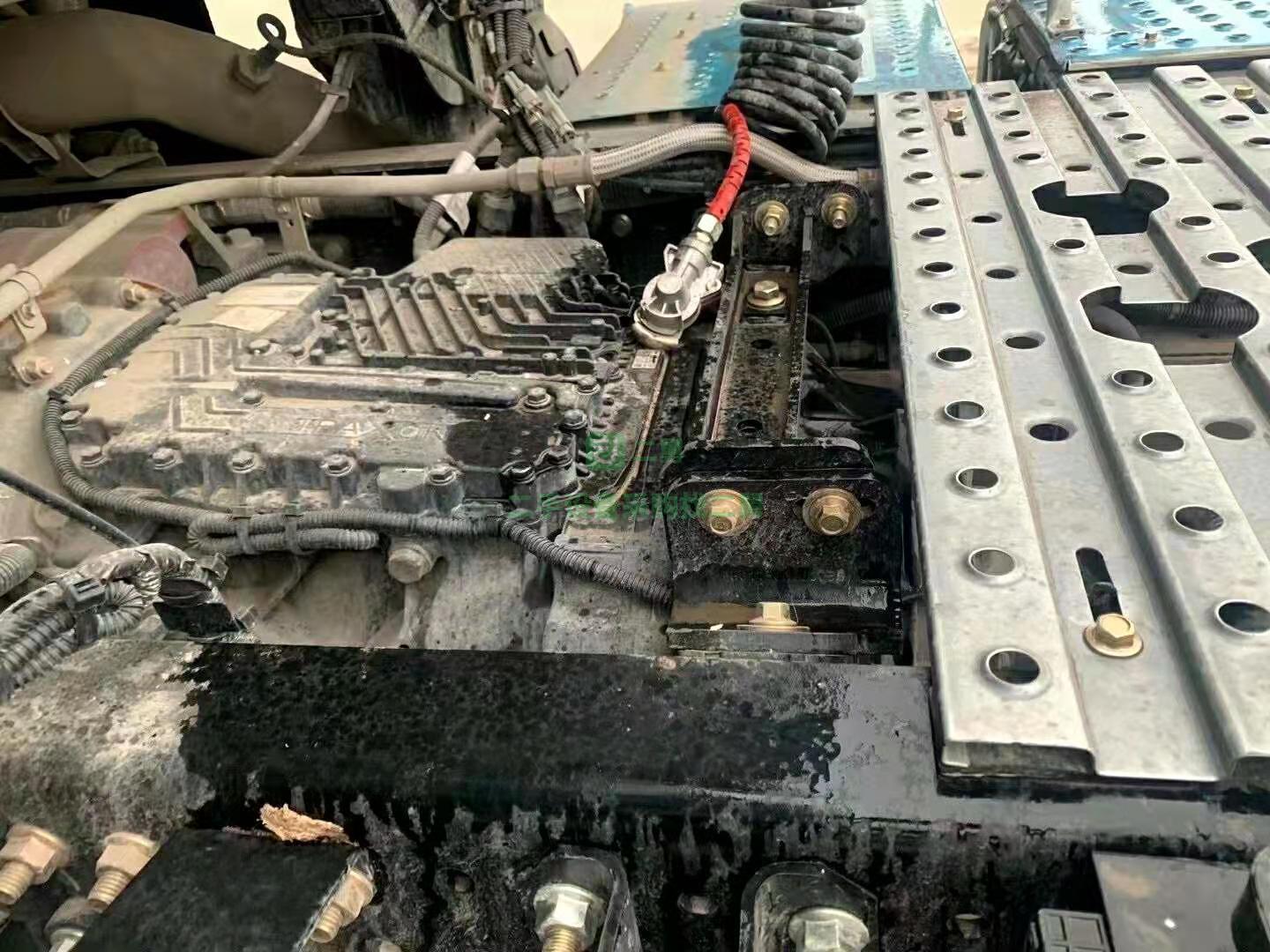 出售一臺歐曼自動擋車型牽引車，價(jià)格實(shí)惠