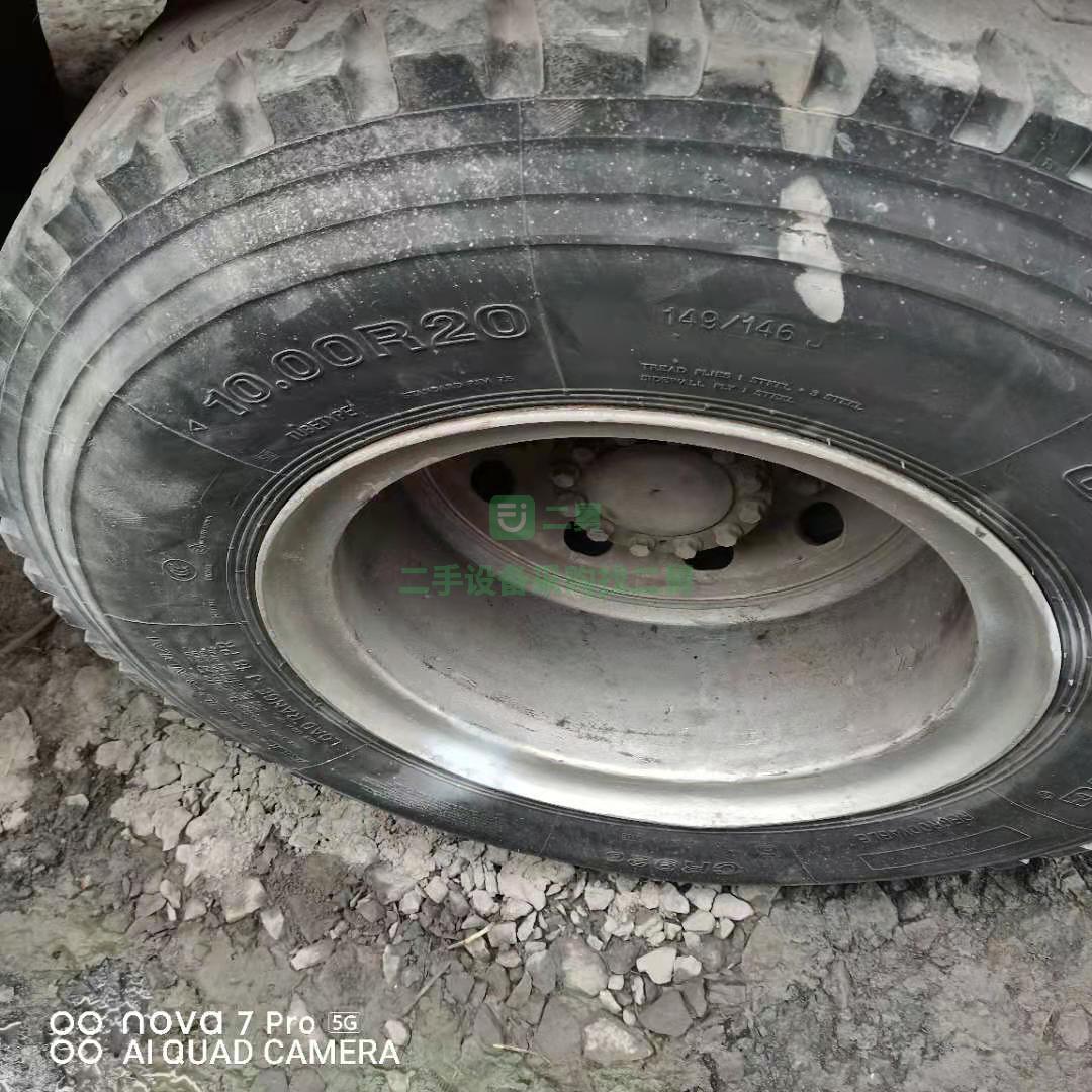 出售一臺(tái)18年國五6.8米貨車，解放龍VH