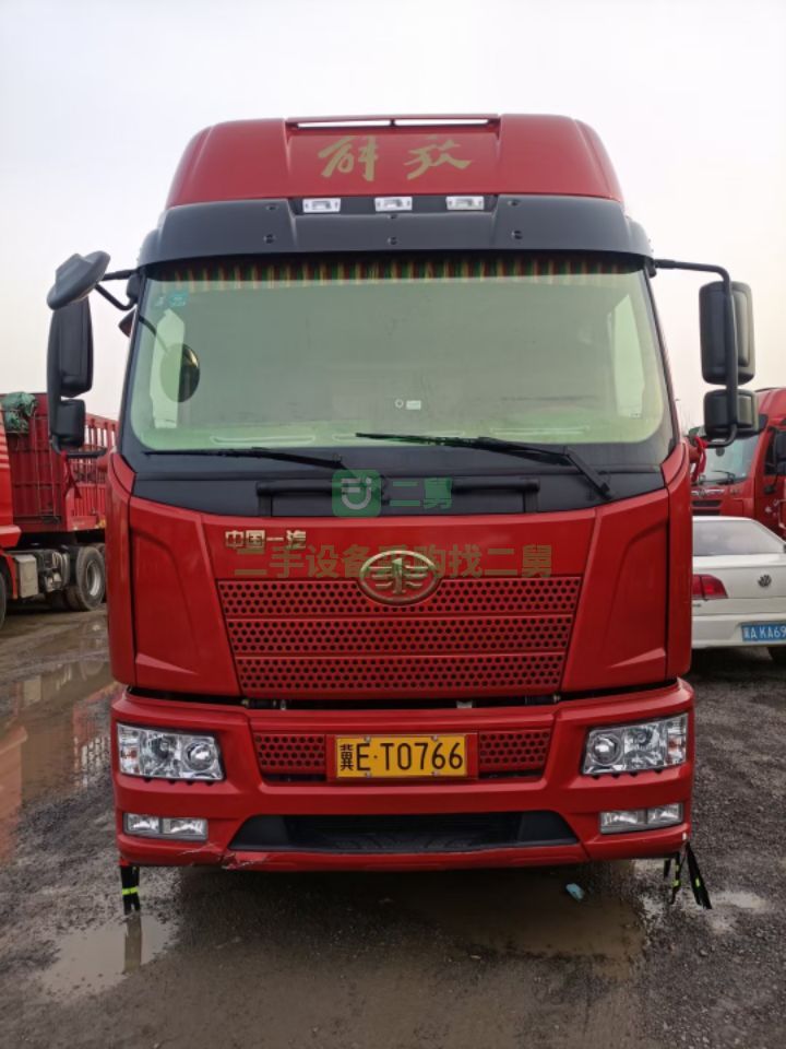 出售二手九成新的解放J6L運輸牽引車