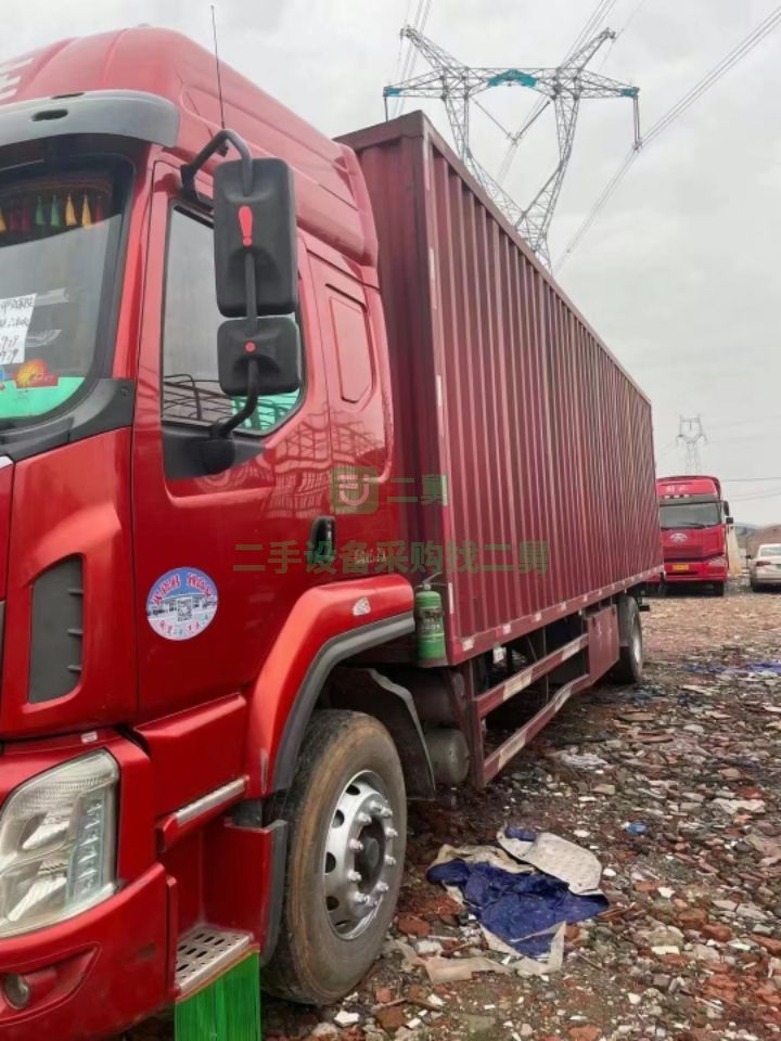出售二手八成新的東風柳汽乘龍M3牽引車220馬力
