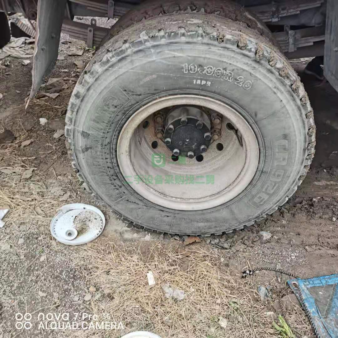 出售一臺15年國四9.6米平板貨車， 欄板高度60