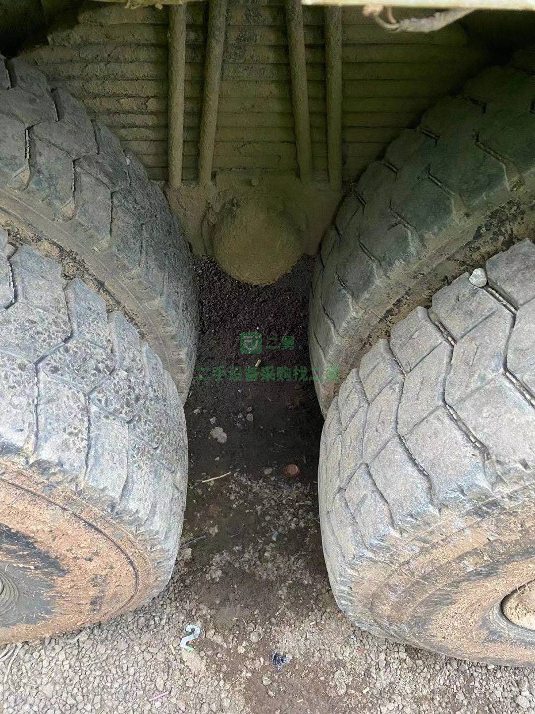 出售一臺13年全手續6.2米6.2米奧特曼自卸車，奔馳橋