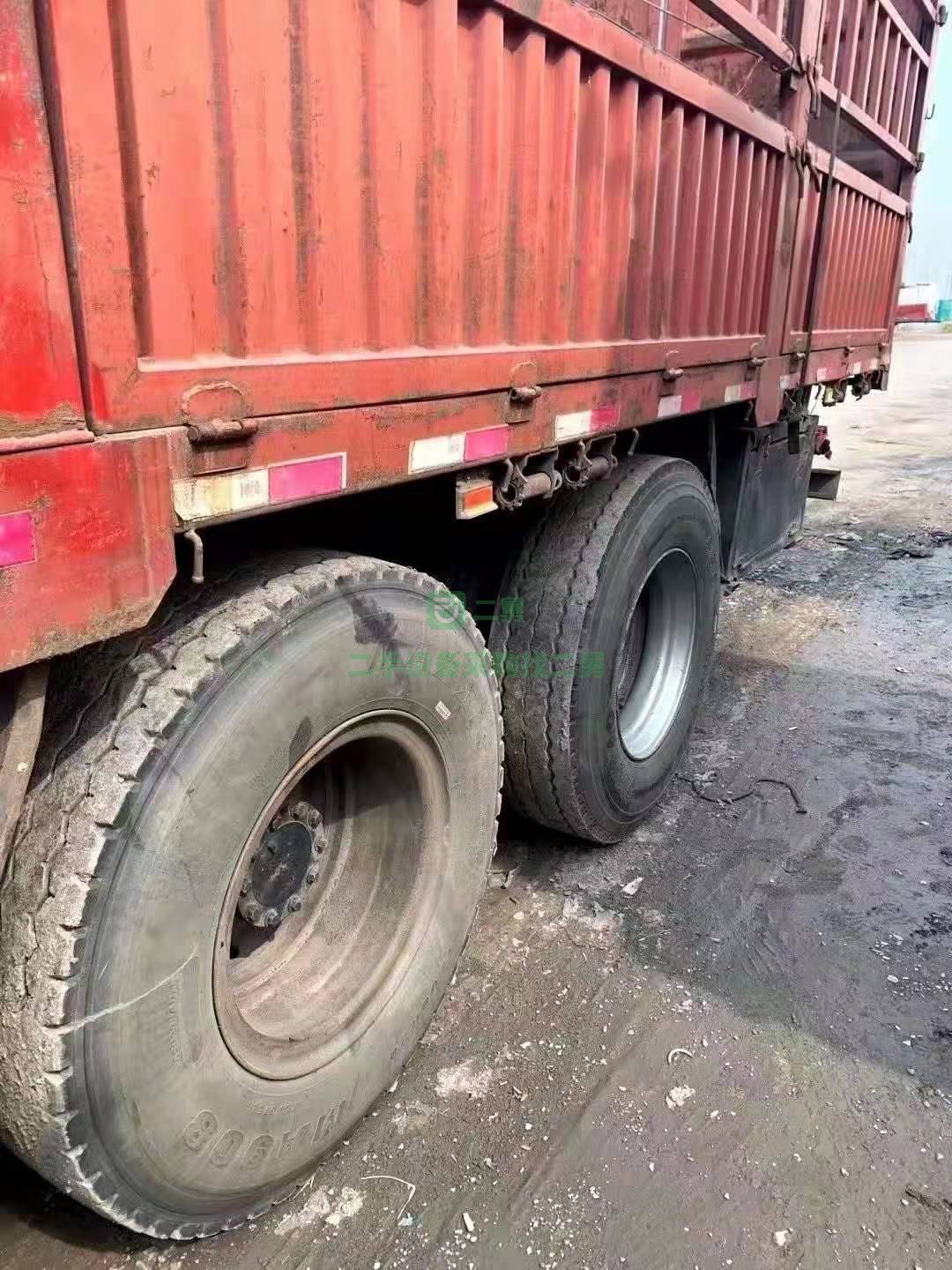 出售一臺前四后八9米6高欄貨車解放JH6/420馬力貨車18年4月