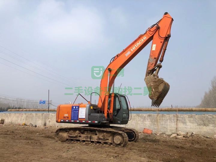 出售二手八成新的日立200杠3挖掘機