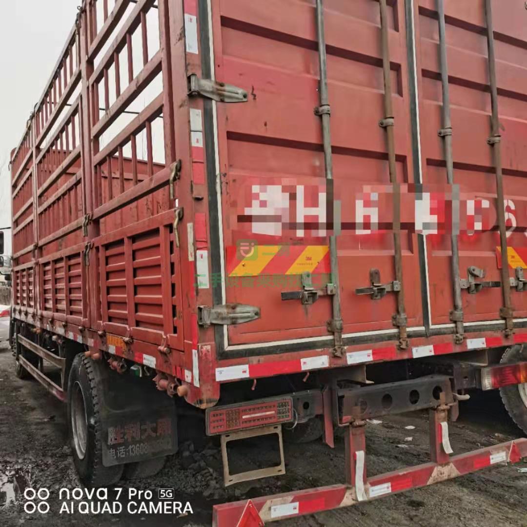 出售一臺(tái)18年國五6.8米貨車，解放龍VH