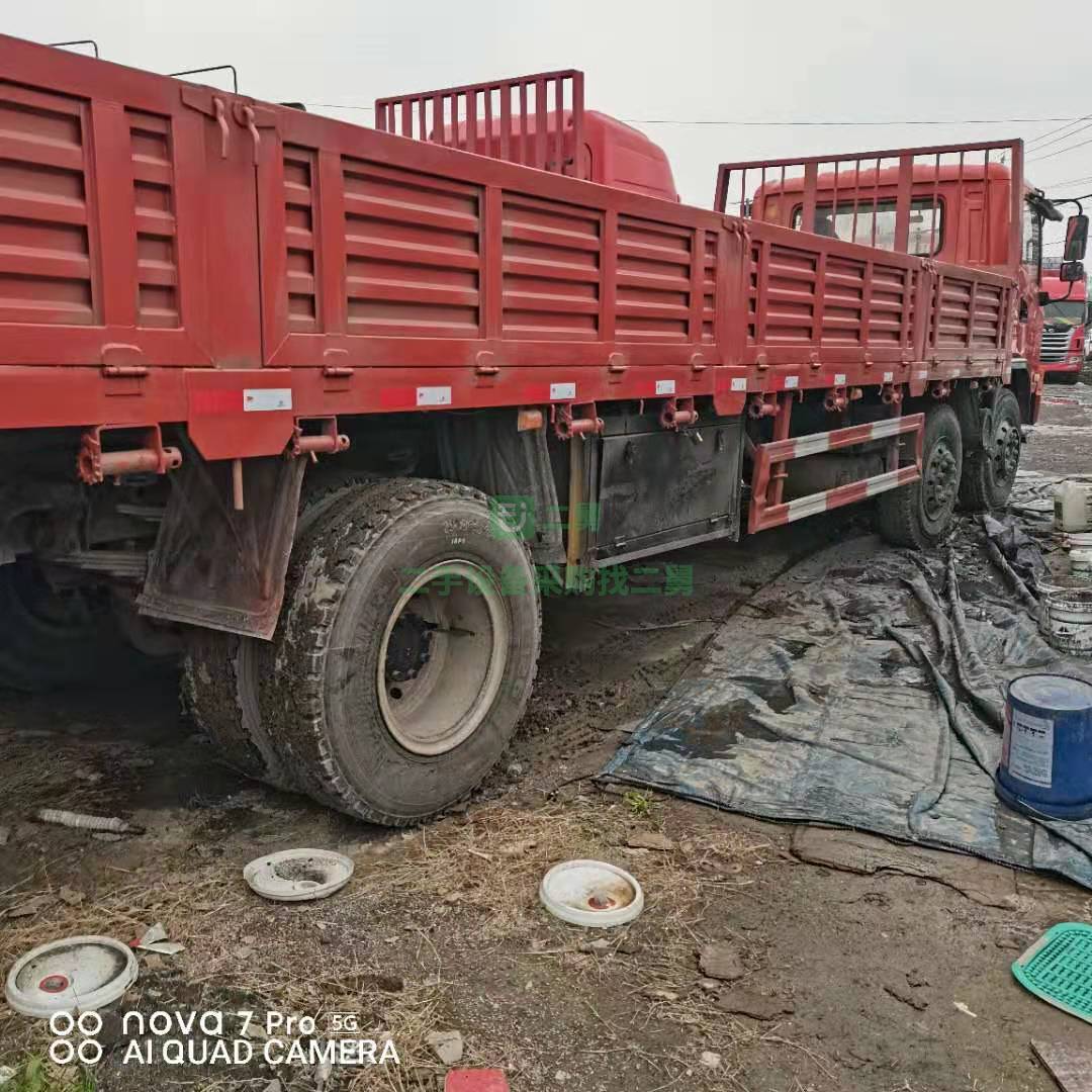 出售一臺15年國四9.6米平板貨車， 欄板高度60