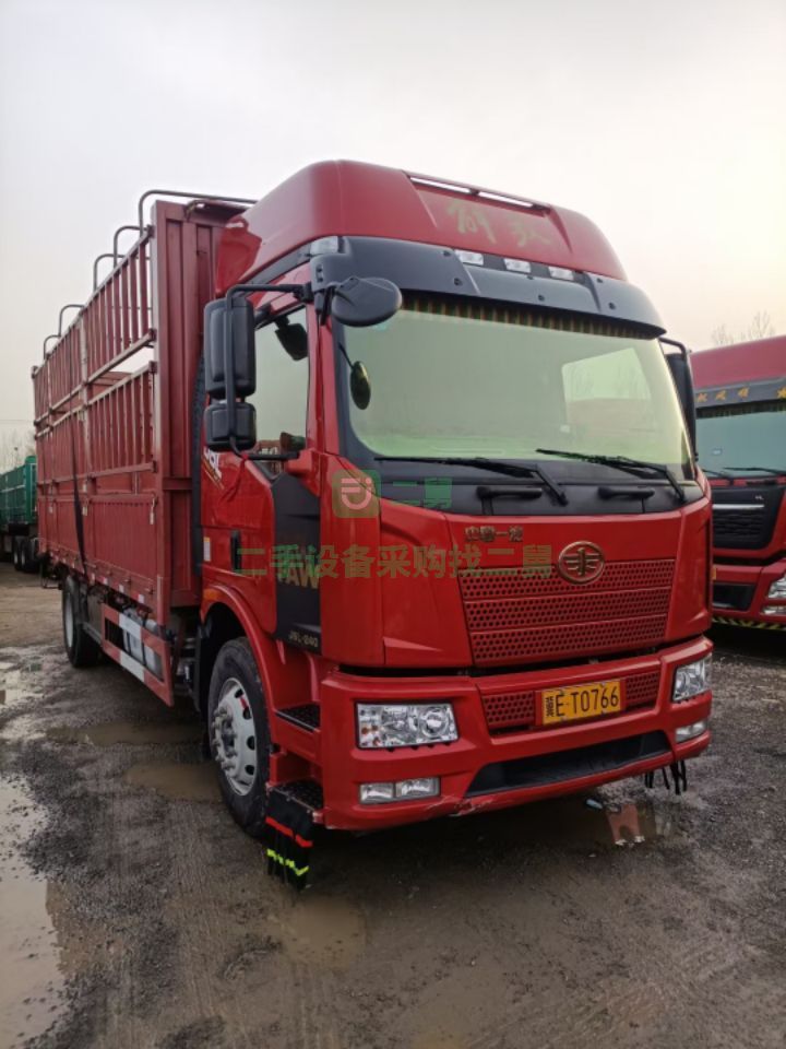 出售二手九成新的解放J6L運輸牽引車