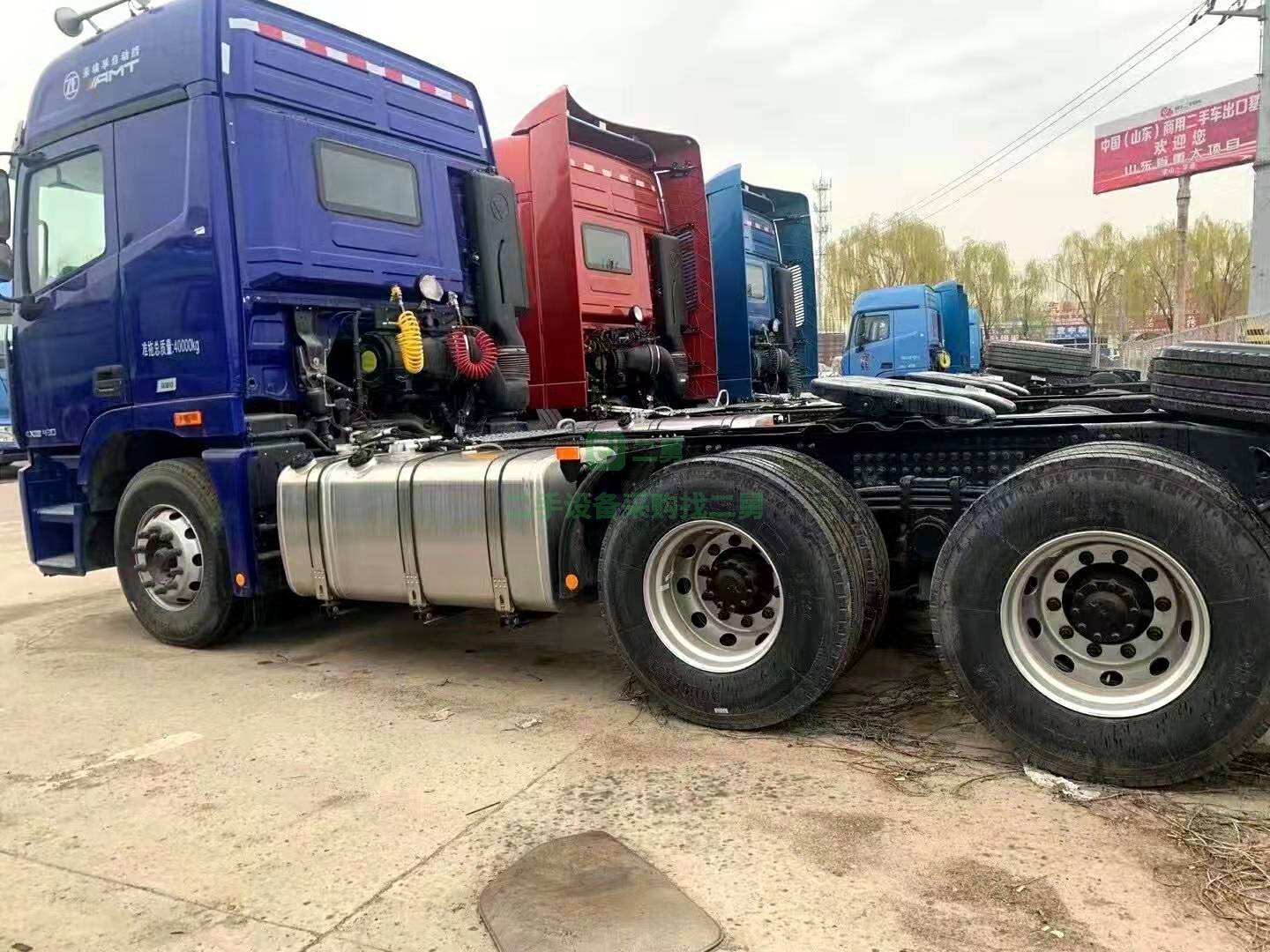 出售一臺歐曼自動擋車型牽引車，價(jià)格實(shí)惠