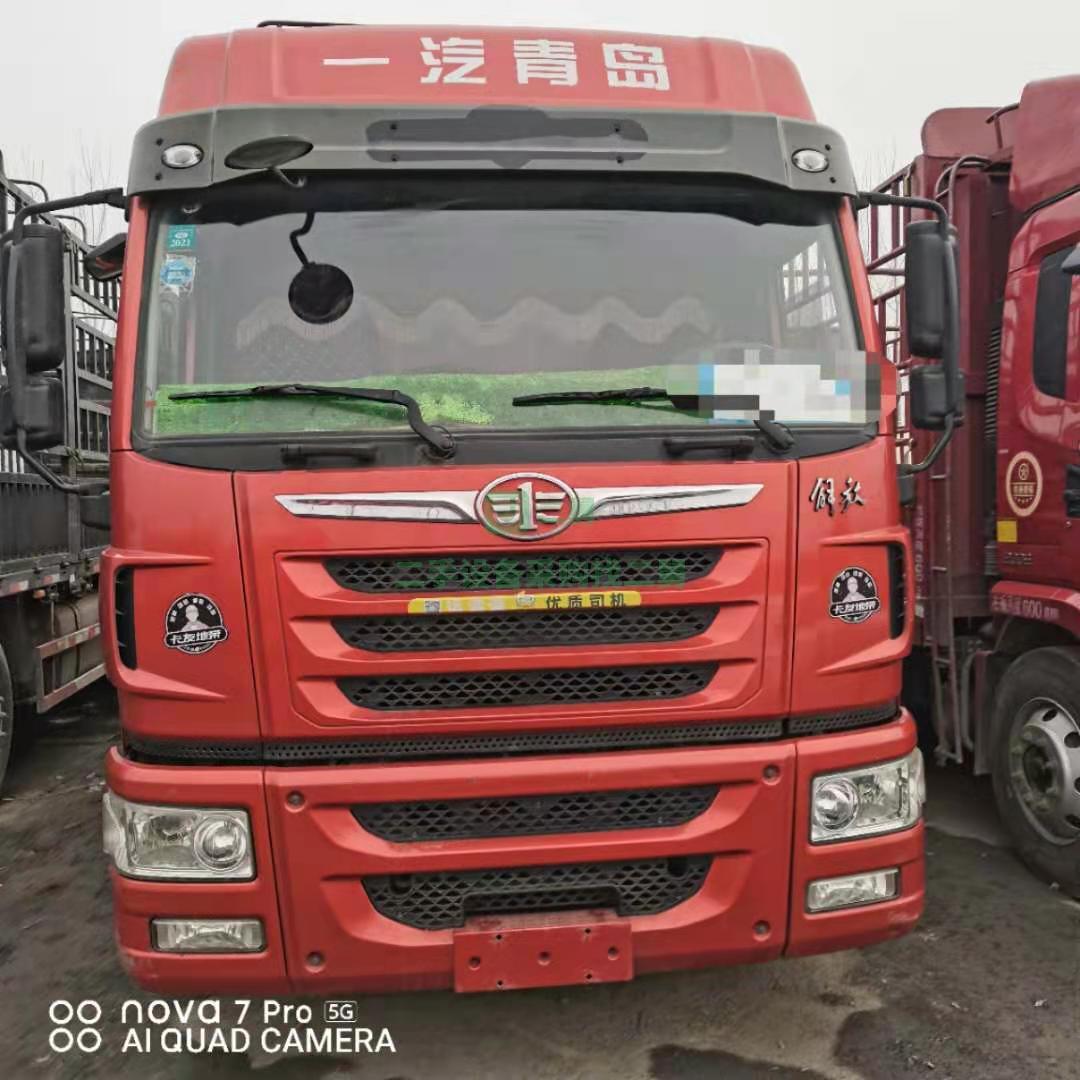 出售一臺(tái)18年國五6.8米貨車，解放龍VH