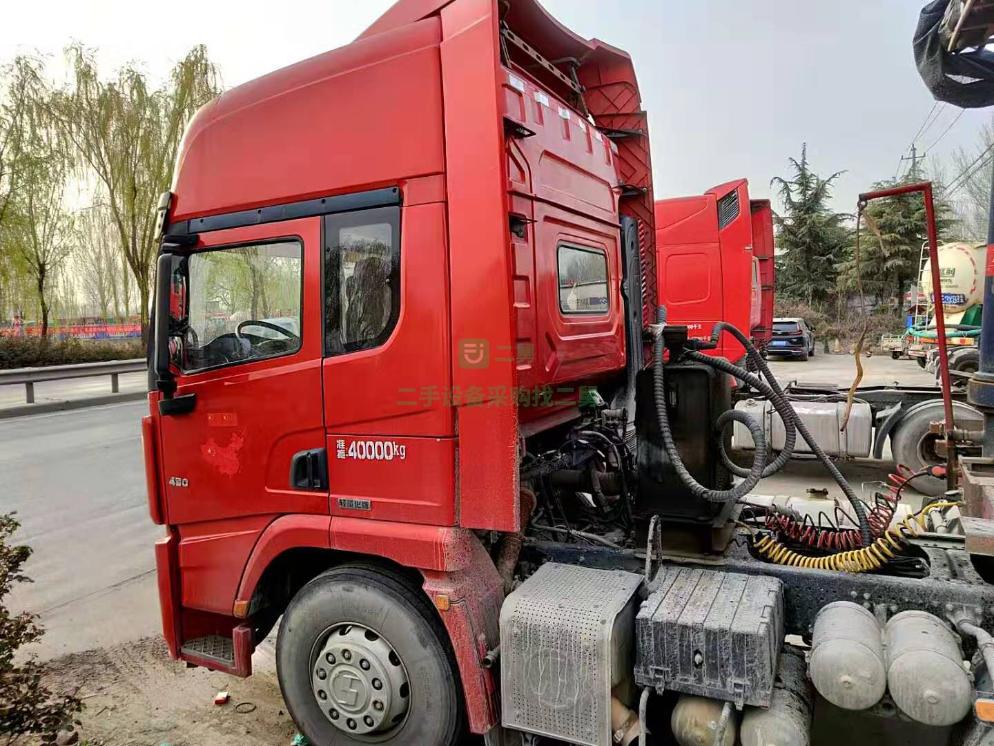 出售一臺17年3月份上牌德龍X3000輕量化牽引車