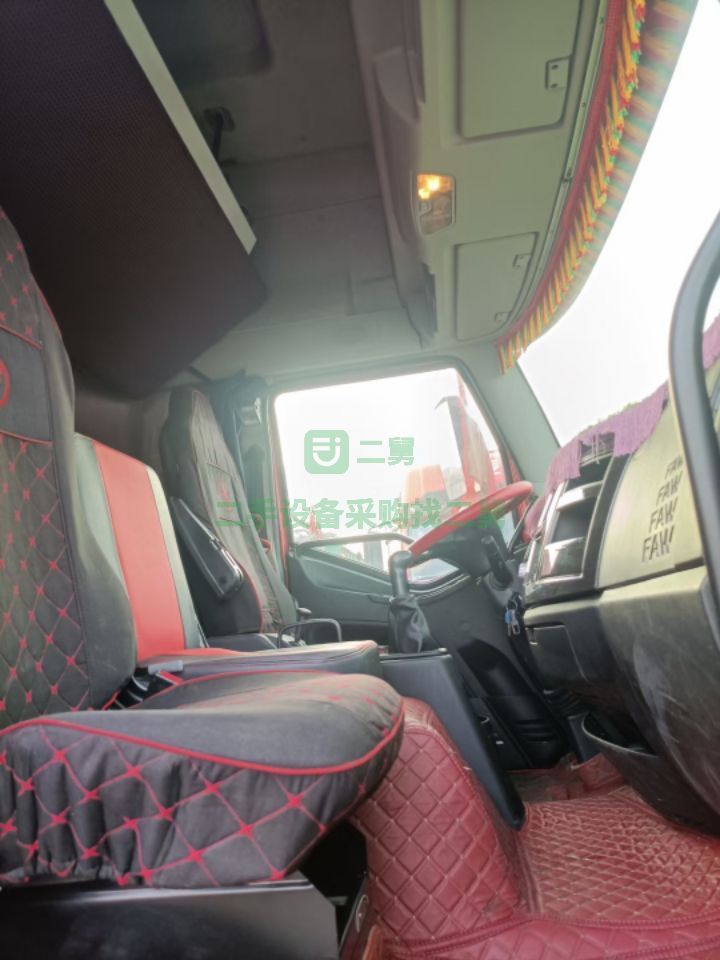 出售二手九成新的解放J6L運輸牽引車