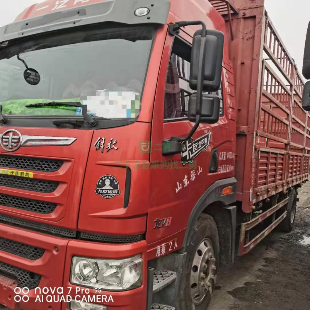 出售一臺(tái)18年國五6.8米貨車，解放龍VH