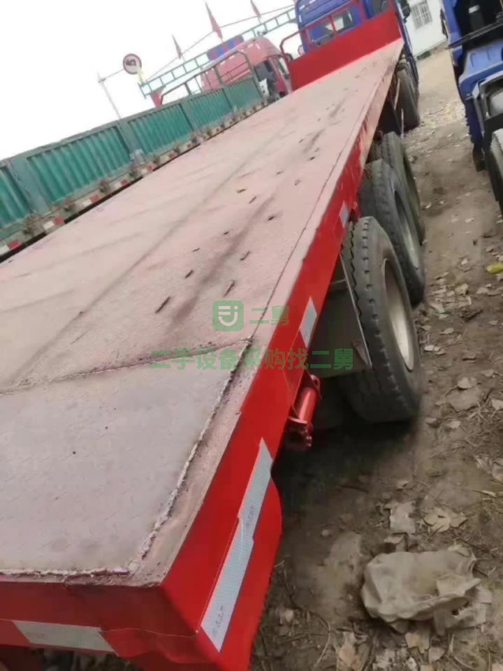 出售二手九成新的13米純平板半掛車