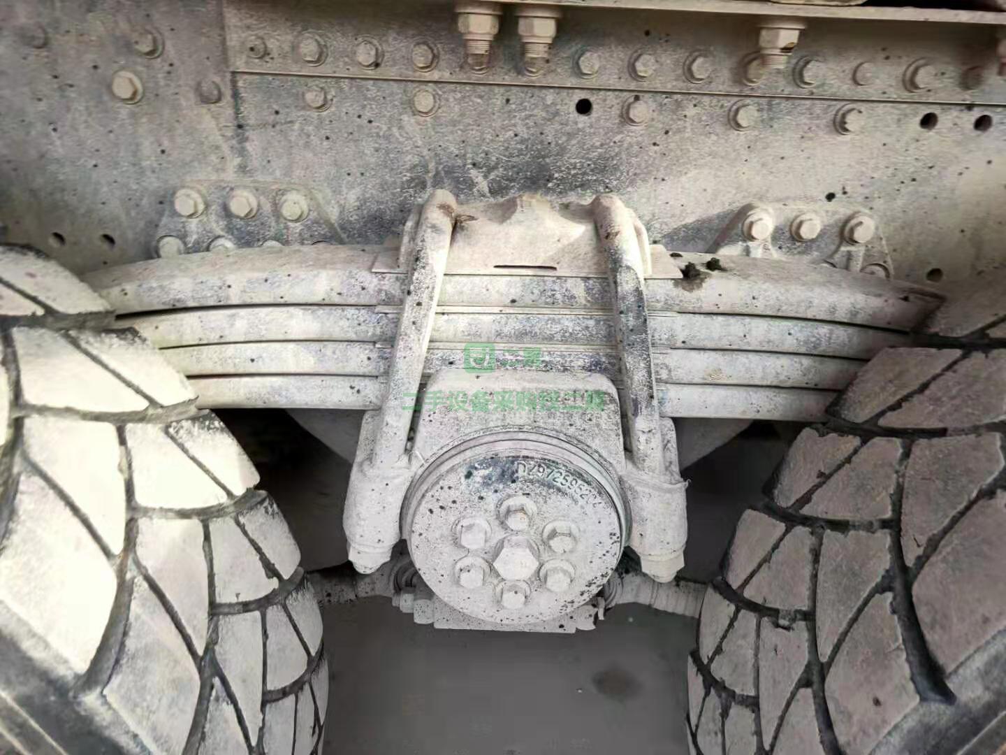 出售一臺17年3月份上牌德龍X3000輕量化牽引車