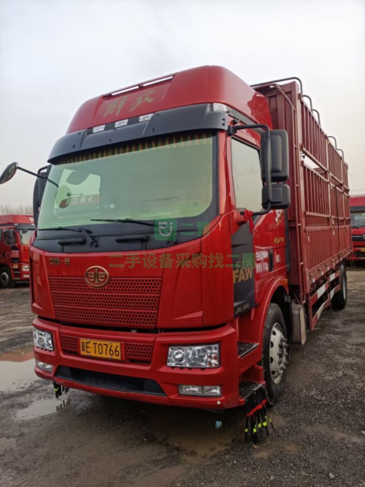 出售二手九成新的解放J6L運輸牽引車