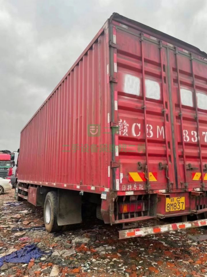 出售二手八成新的東風柳汽乘龍M3牽引車220馬力