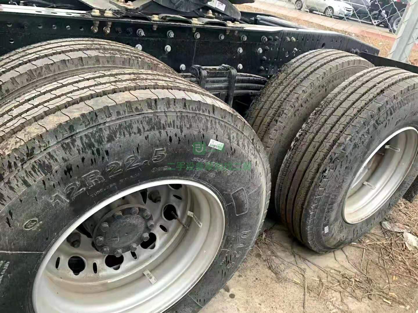 出售一臺歐曼自動擋車型牽引車，價(jià)格實(shí)惠