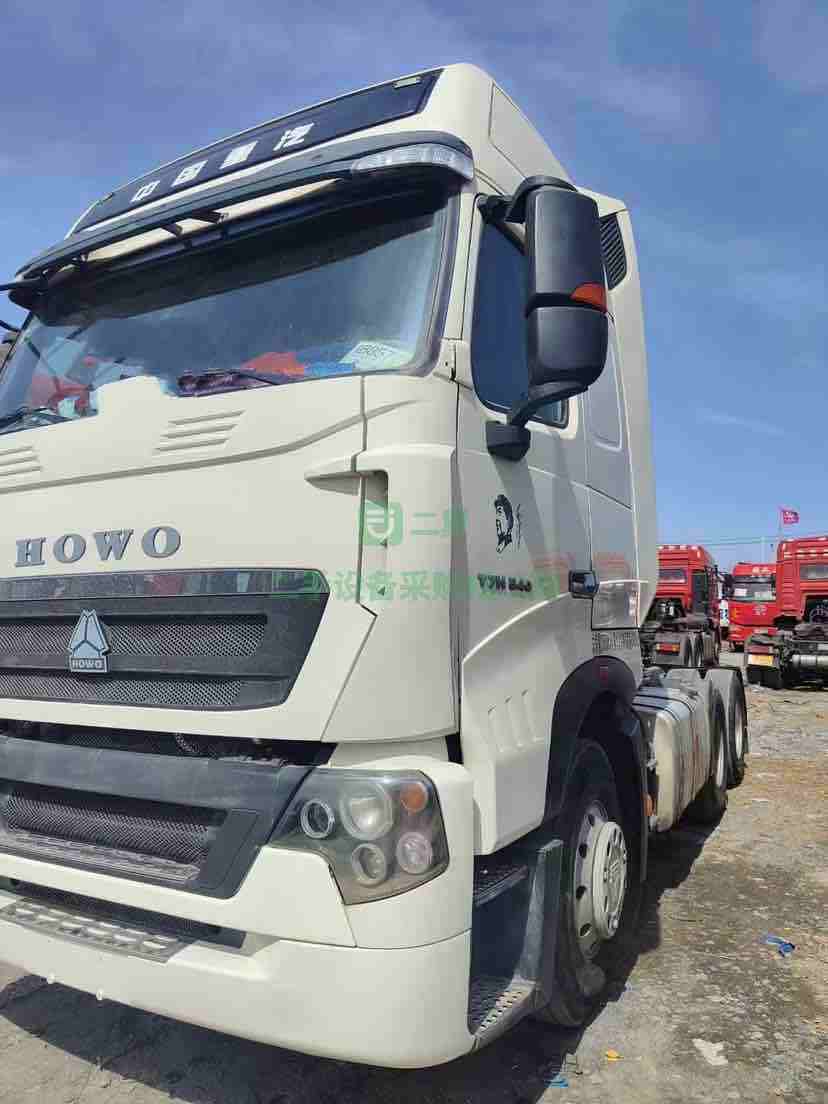 出售18年5月份，豪沃T7牽引車540馬力，帶原車液緩，高配，車況原版
