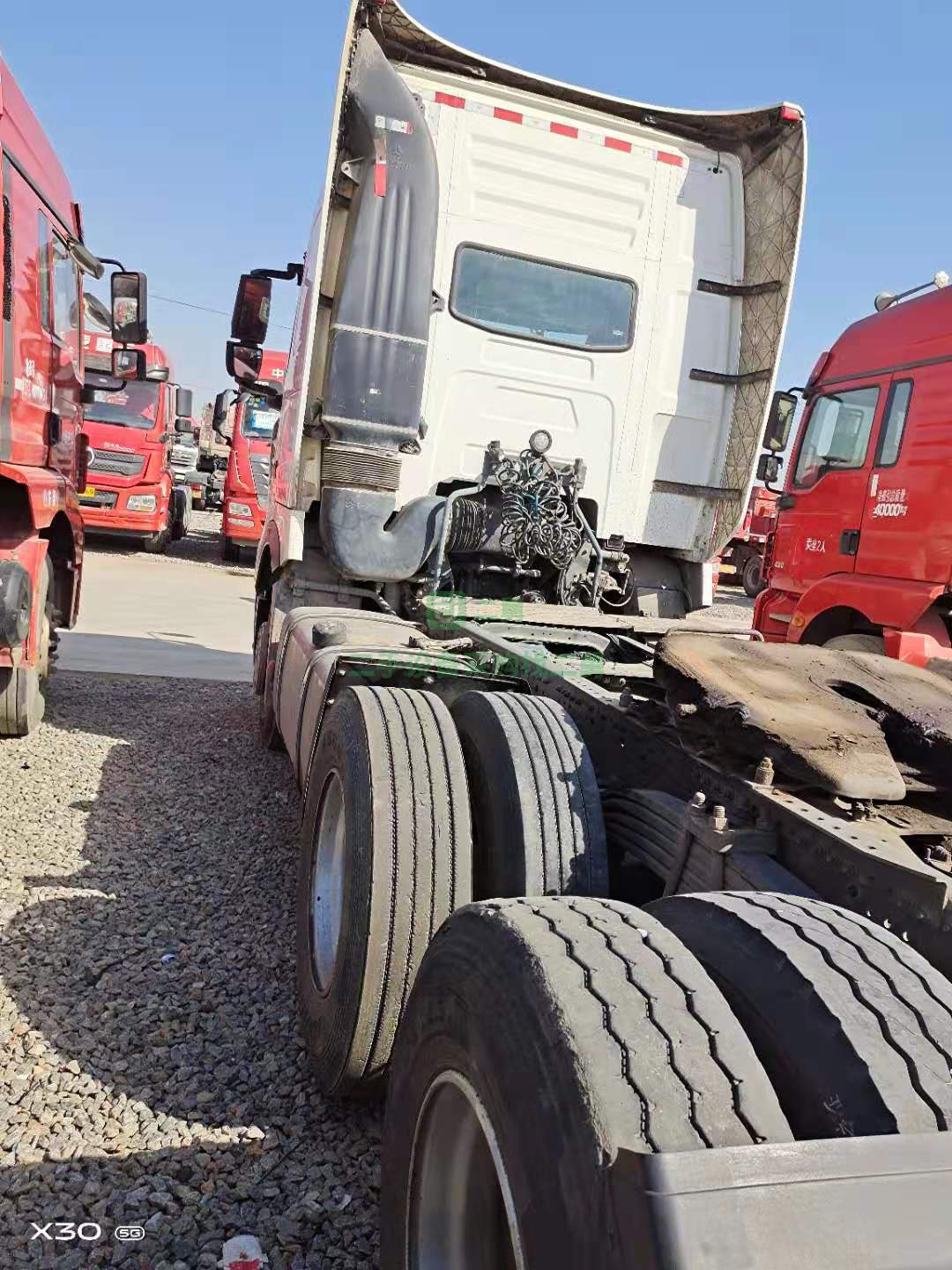 出售豪沃T7H牽引車440馬力17年5月份