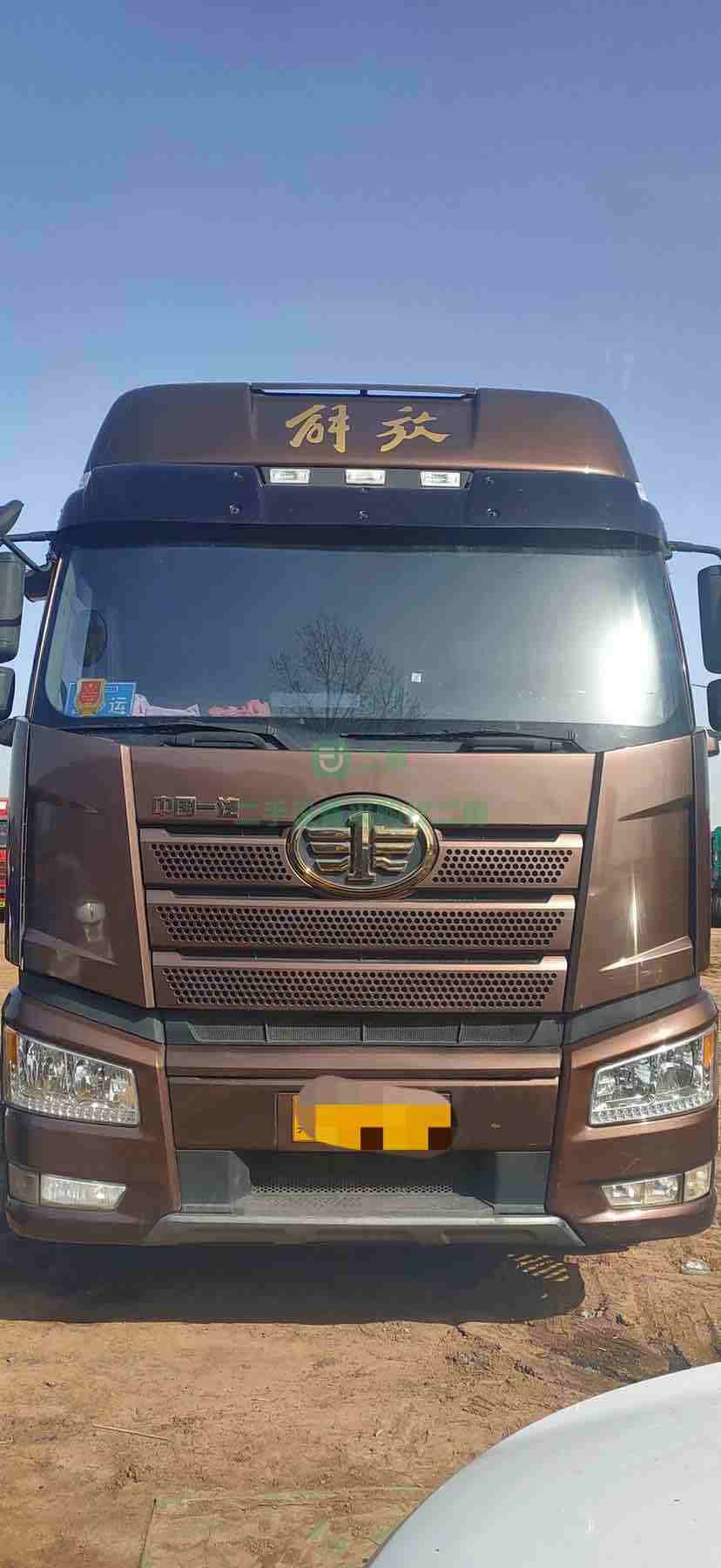 解放勾六550馬力牽引車四季版，帶獨(dú)立空調(diào)獨(dú)立暖風(fēng)，四路監(jiān)控，純長(zhǎng)途車，車況精品