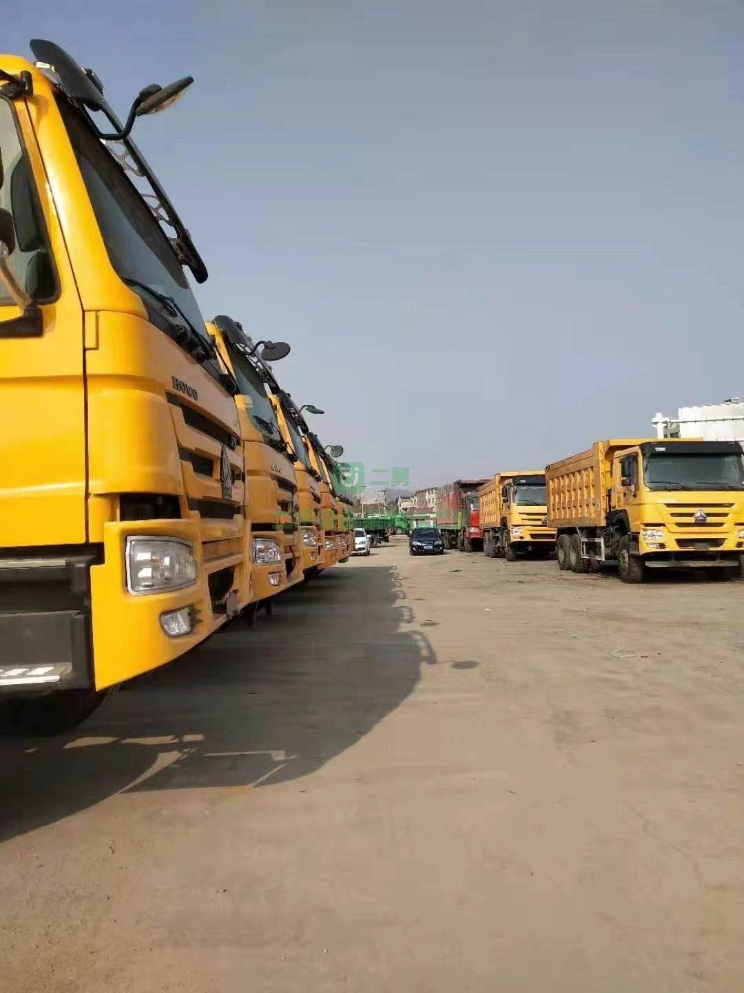 急售一臺19年8月出廠無戶豪沃大黃蜂自卸車，貨箱內徑5.8米