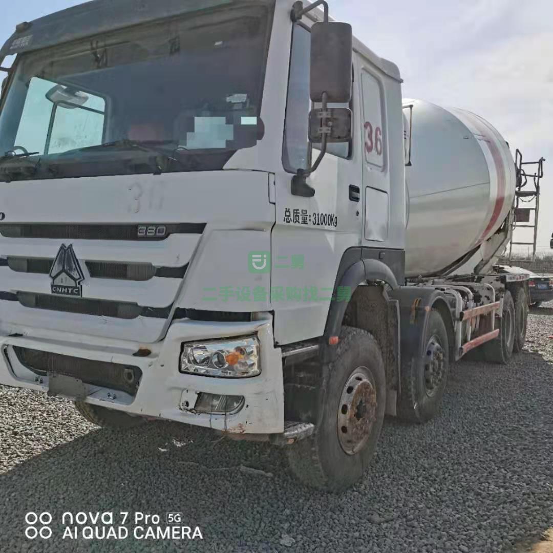 出售一臺(tái)17年國(guó)四豪沃20方攪拌車(chē)，三一上裝
