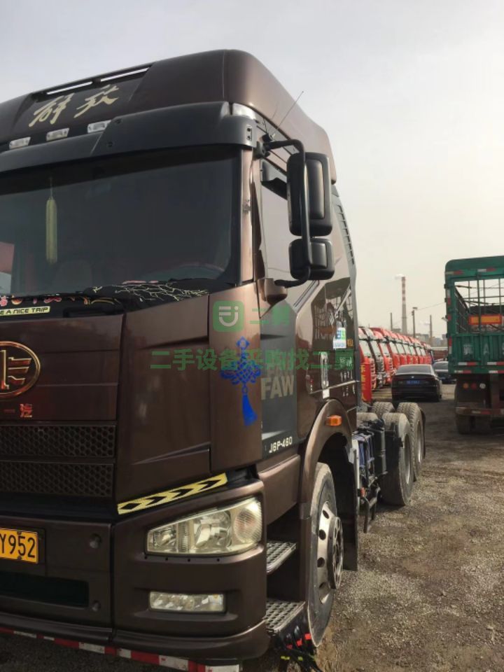 出售二手八成新的國四雙驅，解放J6P牽引車460馬力