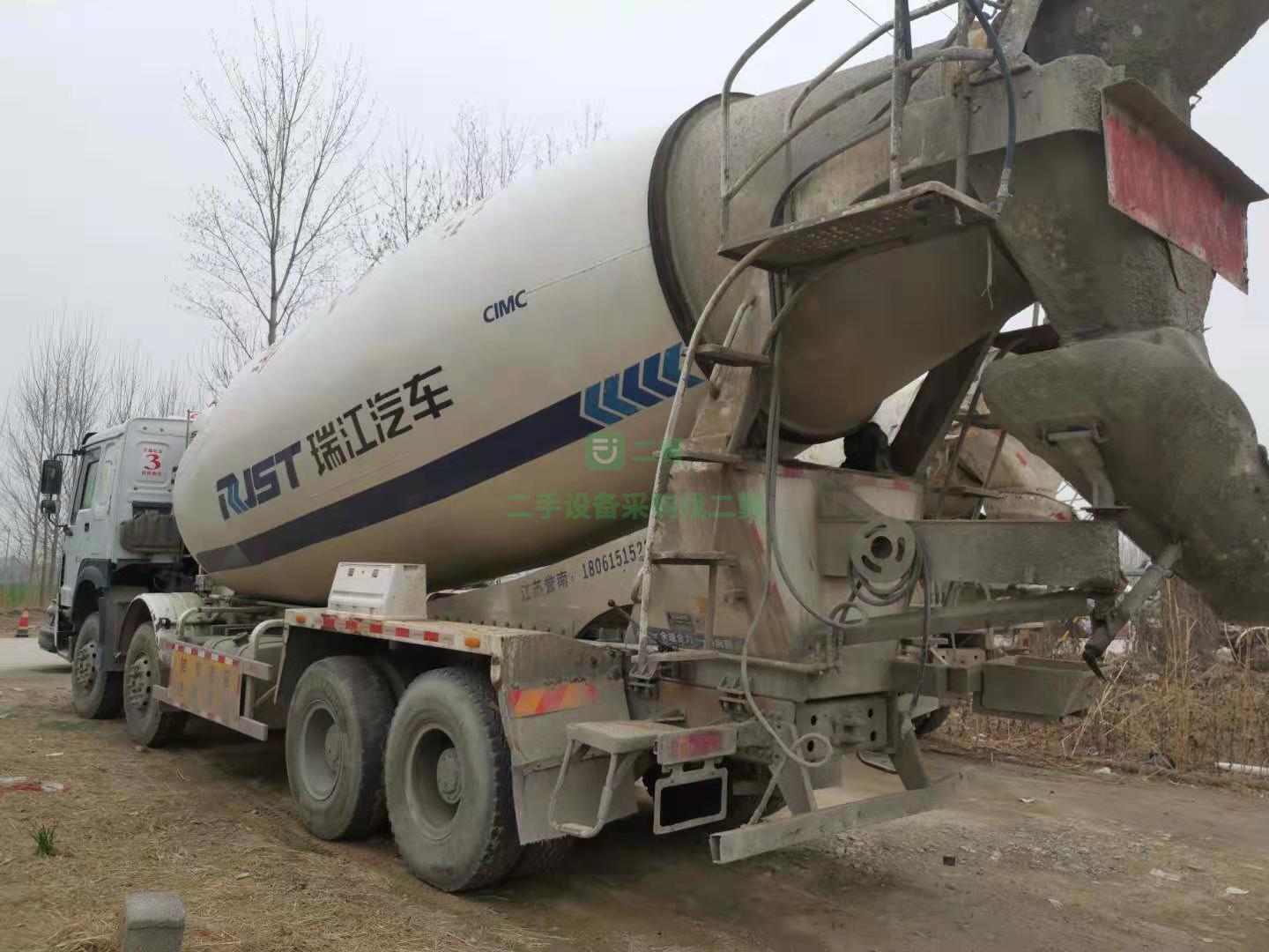 出售一臺17年出廠18年上戶豪沃攪拌車，國五排放