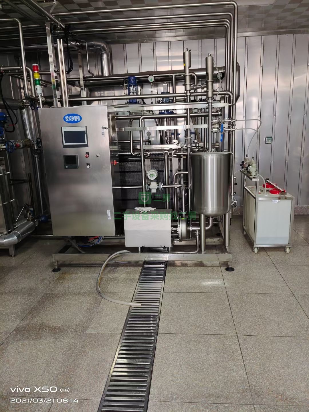 出售一套化工設(shè)備28頭灌裝機(jī)