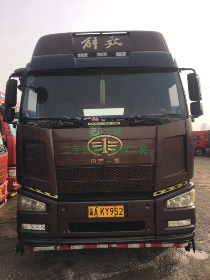 出售二手八成新的國四雙驅，解放J6P牽引車460馬力