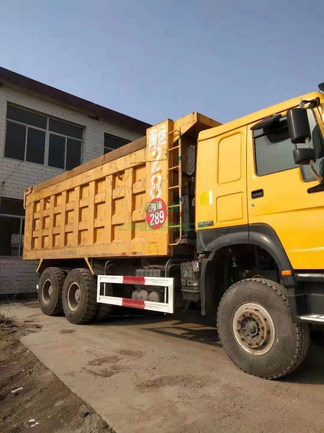 急售一臺19年8月出廠無戶豪沃大黃蜂自卸車，貨箱內徑5.8米