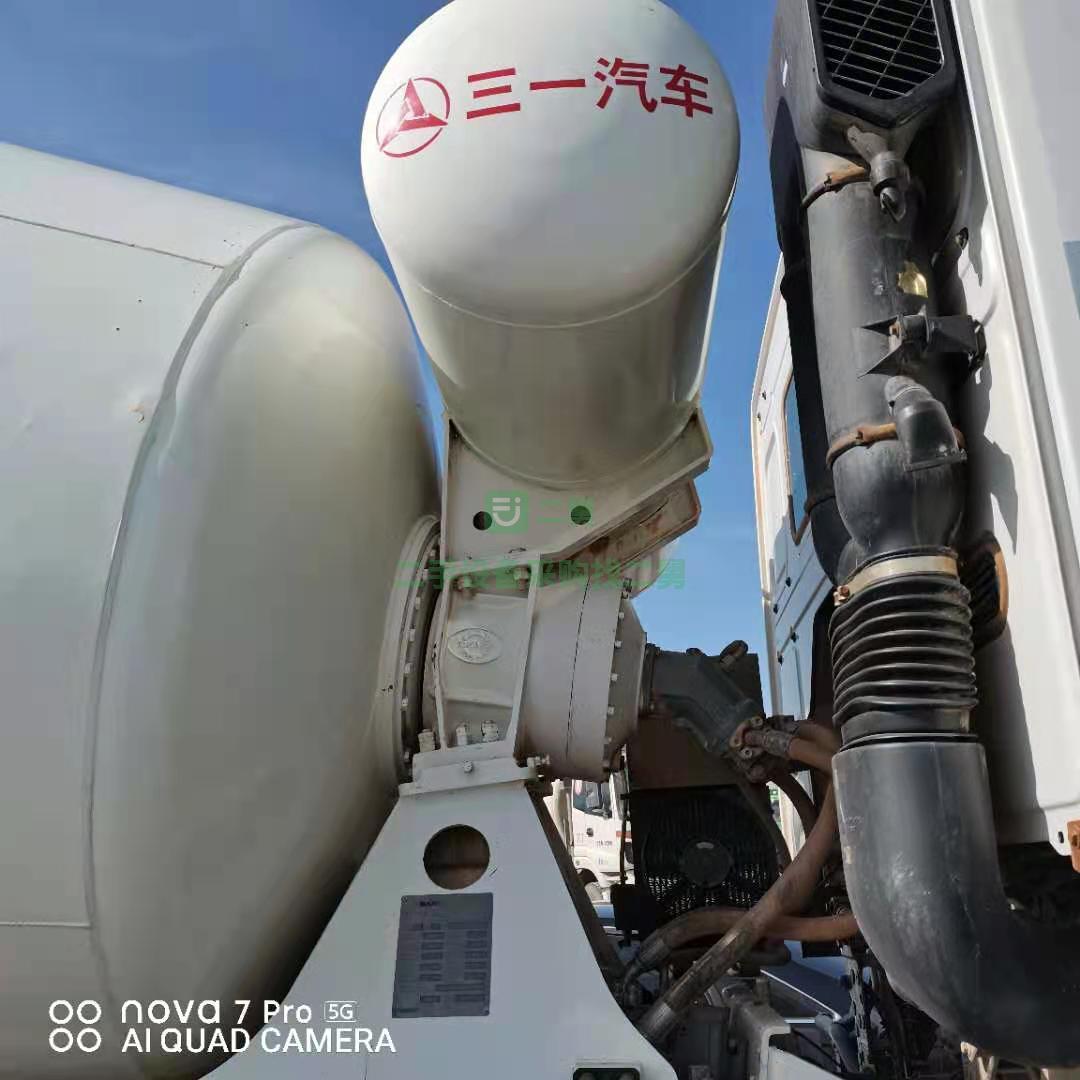 出售一臺(tái)17年國(guó)四豪沃20方攪拌車(chē)，三一上裝