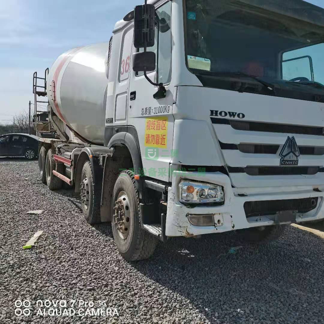 出售一臺(tái)17年國(guó)四豪沃20方攪拌車(chē)，三一上裝