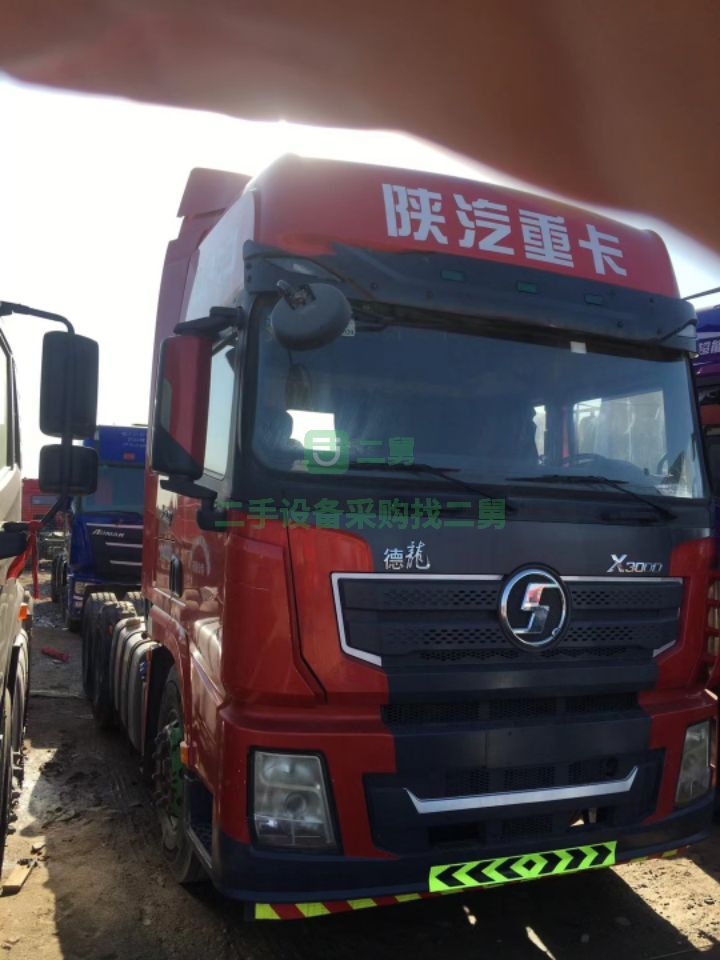 出售17年陜汽德龍X3000牽引車500馬力