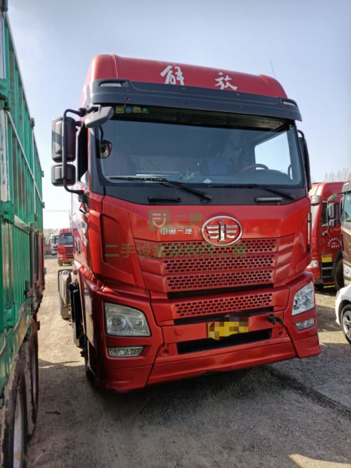 出售牽引車解放JH6/420馬力發動機前四后四