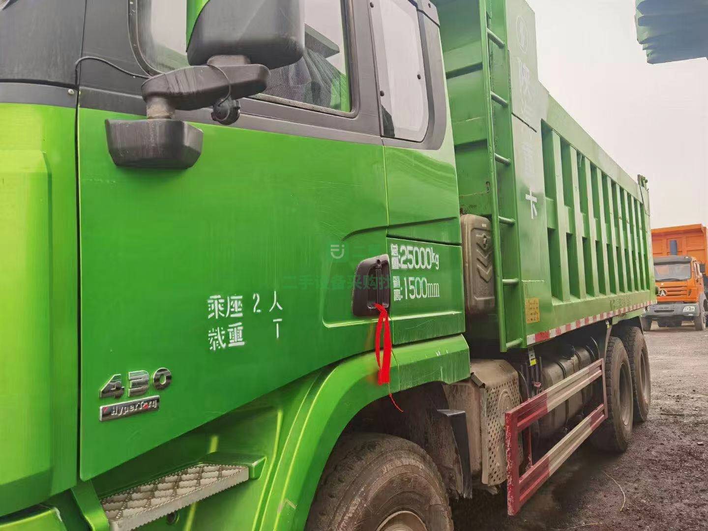 出售一臺19年底德龍國五6.2米貨箱自卸車，價格不高