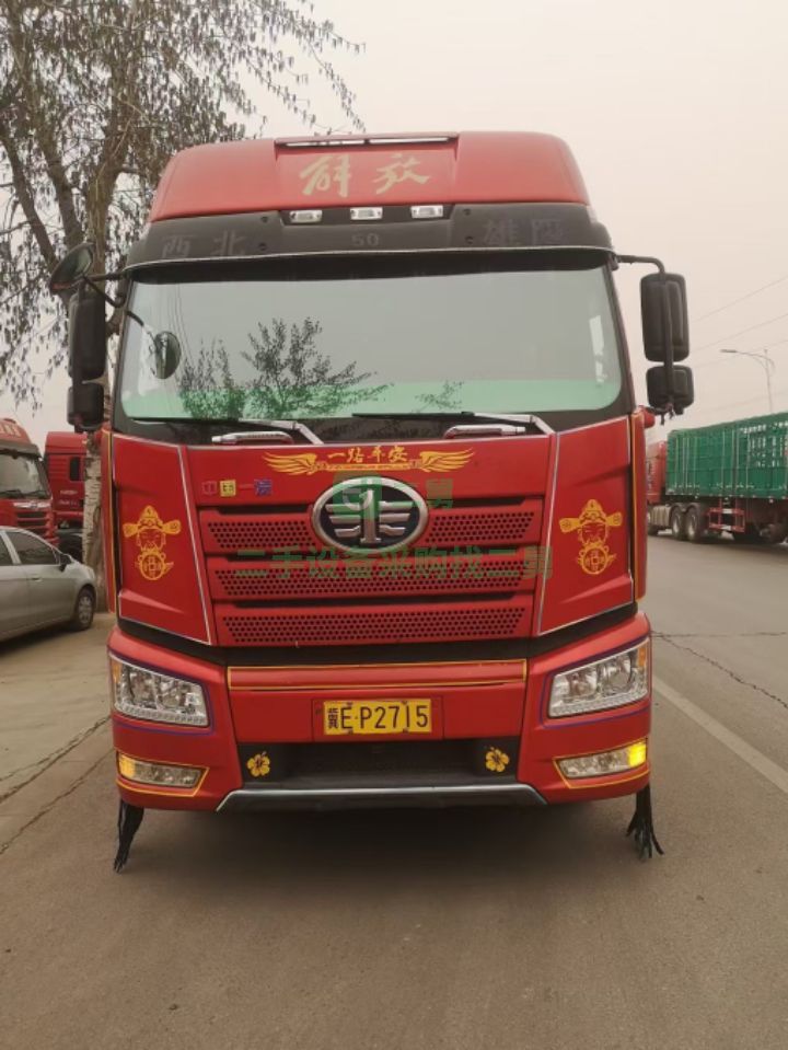出售二手17年的一汽解放領(lǐng)航版460馬力牽引車(chē)