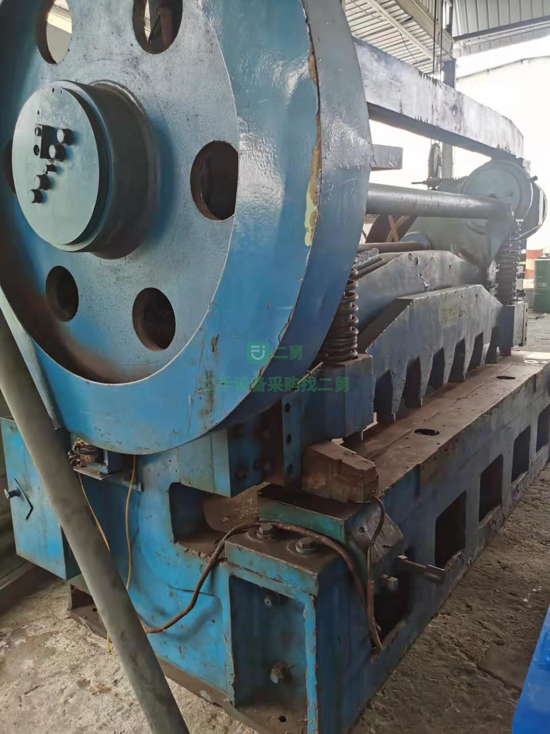 出售一臺重型機械剪板機8x2500，自重7噸