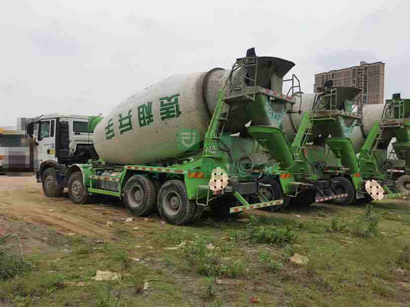 出售豪沃T5G輕量化攪拌車，國五排放，上戶不超重，凌宇上裝大12拉15方，全國提檔