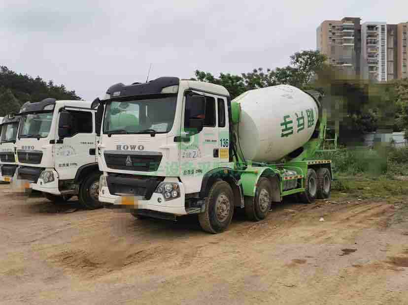 出售豪沃T5G輕量化攪拌車，國五排放，上戶不超重，凌宇上裝大12拉15方，全國提檔