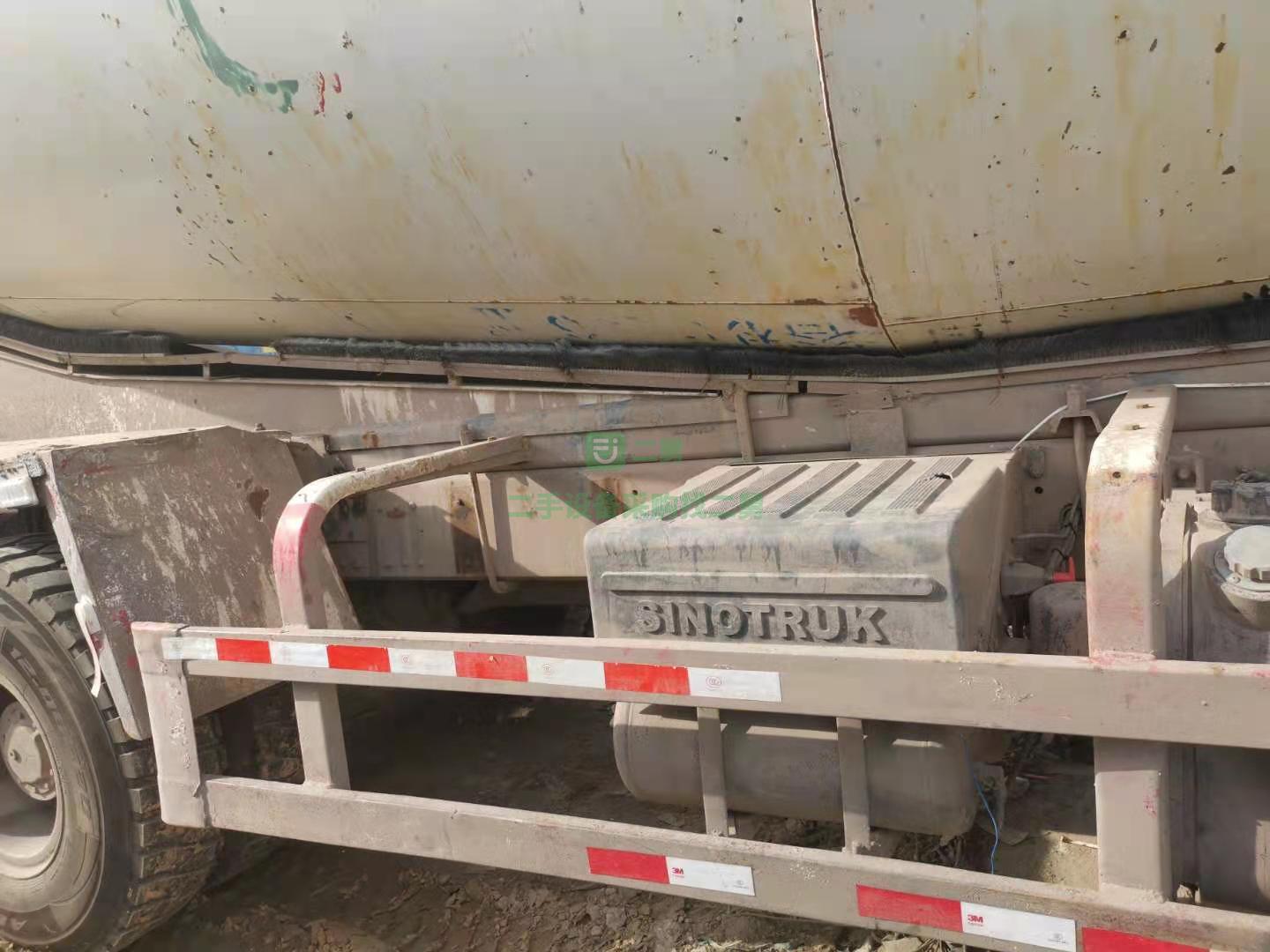 出售一臺14年出廠15年上戶國四排放攪拌車，豪沃唐鴻