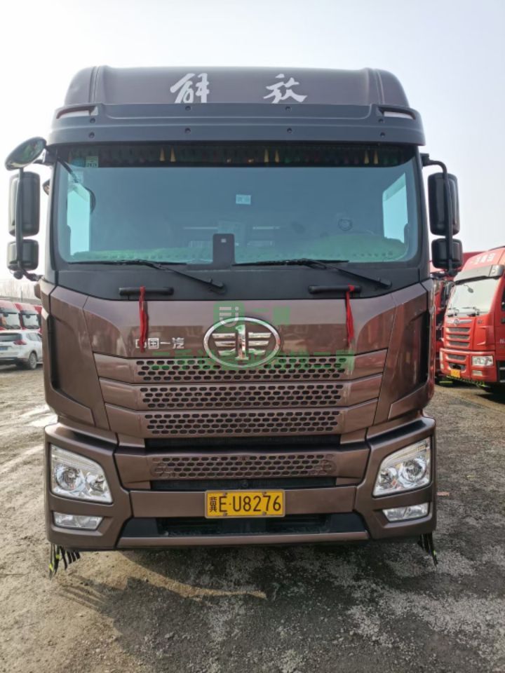 河北出售17年8月全保險乘龍H七520雙驅牽引車，前橋免維，車況原版！