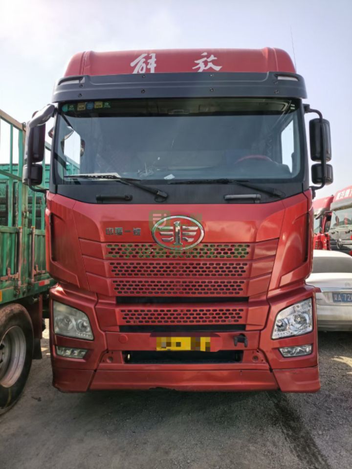 出售牽引車解放JH6/420馬力發動機前四后四