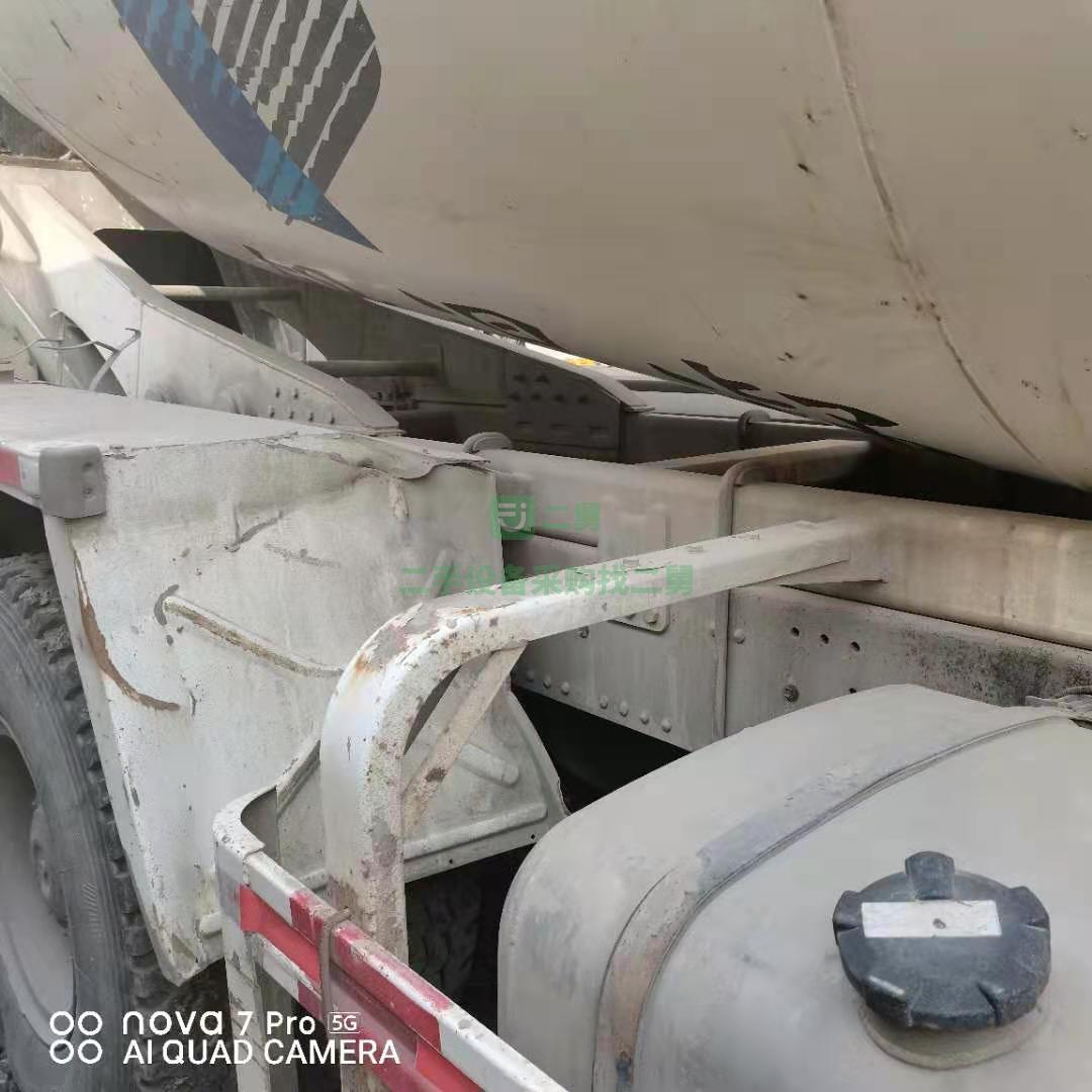 急售一臺13年德龍18方攪拌車，中通上裝