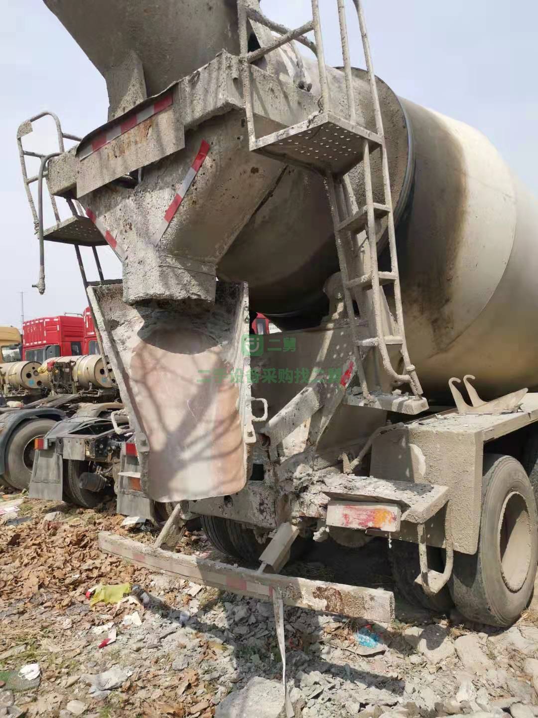 出售一臺19年豪沃德國曼發動機攪拌車，340馬力