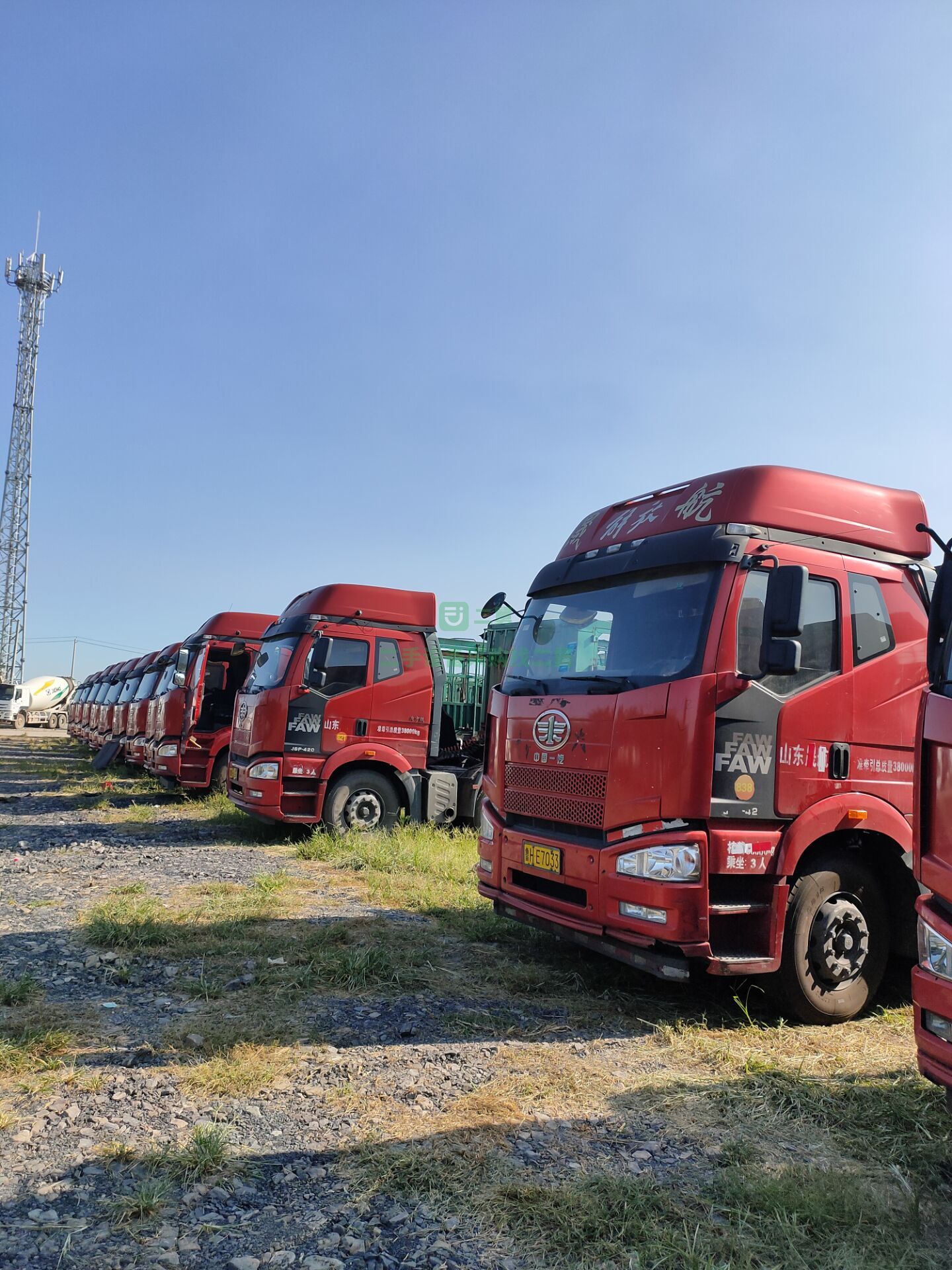出售一汽解放j6雙驅二拖三運輸車