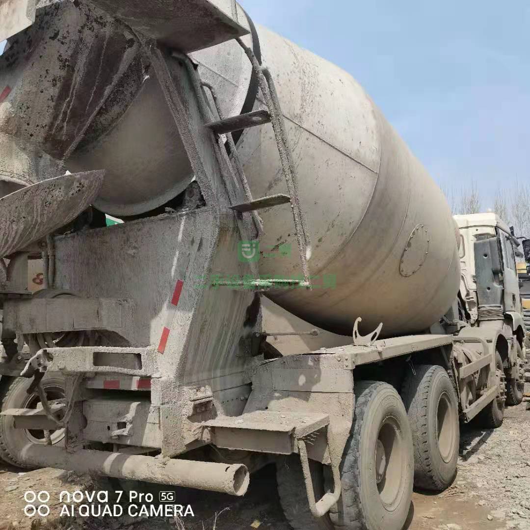 出售一臺19年國五輕量化德龍大12方攪拌車，340馬力