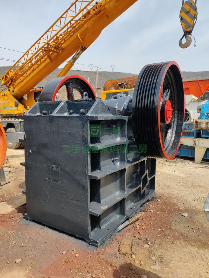 出售二手九成新的焦礦600X900顎式破碎機