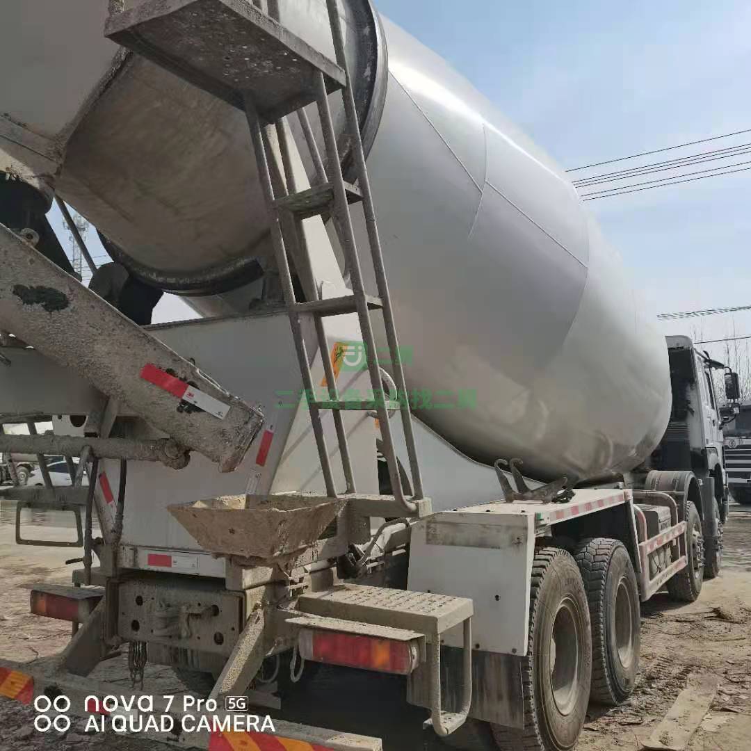 出售一臺19年豪沃大20方攪拌車，唐鴻上裝